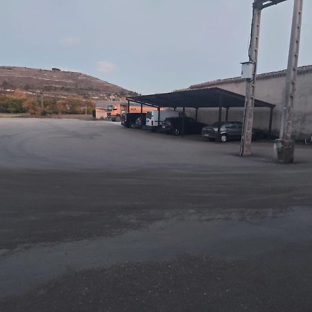 Hostal Linares Villanueva de Argaño المظهر الخارجي الصورة
